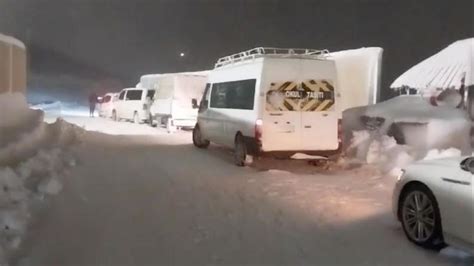 M­u­ş­­t­a­ ­k­a­r­d­a­ ­a­r­a­ç­l­a­r­ı­y­l­a­ ­m­a­h­s­u­r­ ­k­a­l­a­n­ ­6­0­ ­k­i­ş­i­ ­k­u­r­t­a­r­ı­l­d­ı­